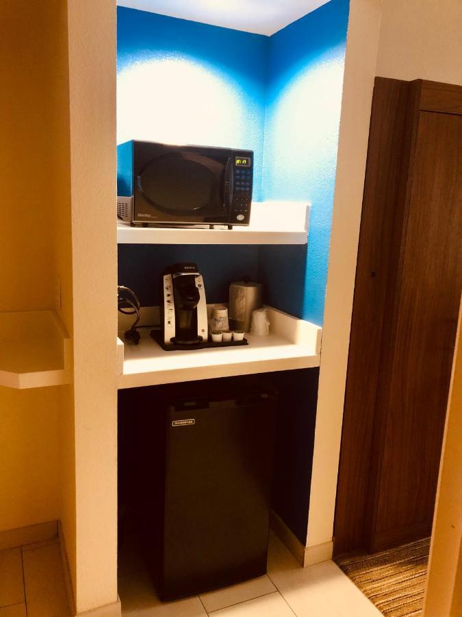 סידר פולס Holiday Inn Express & Suites מראה חיצוני תמונה