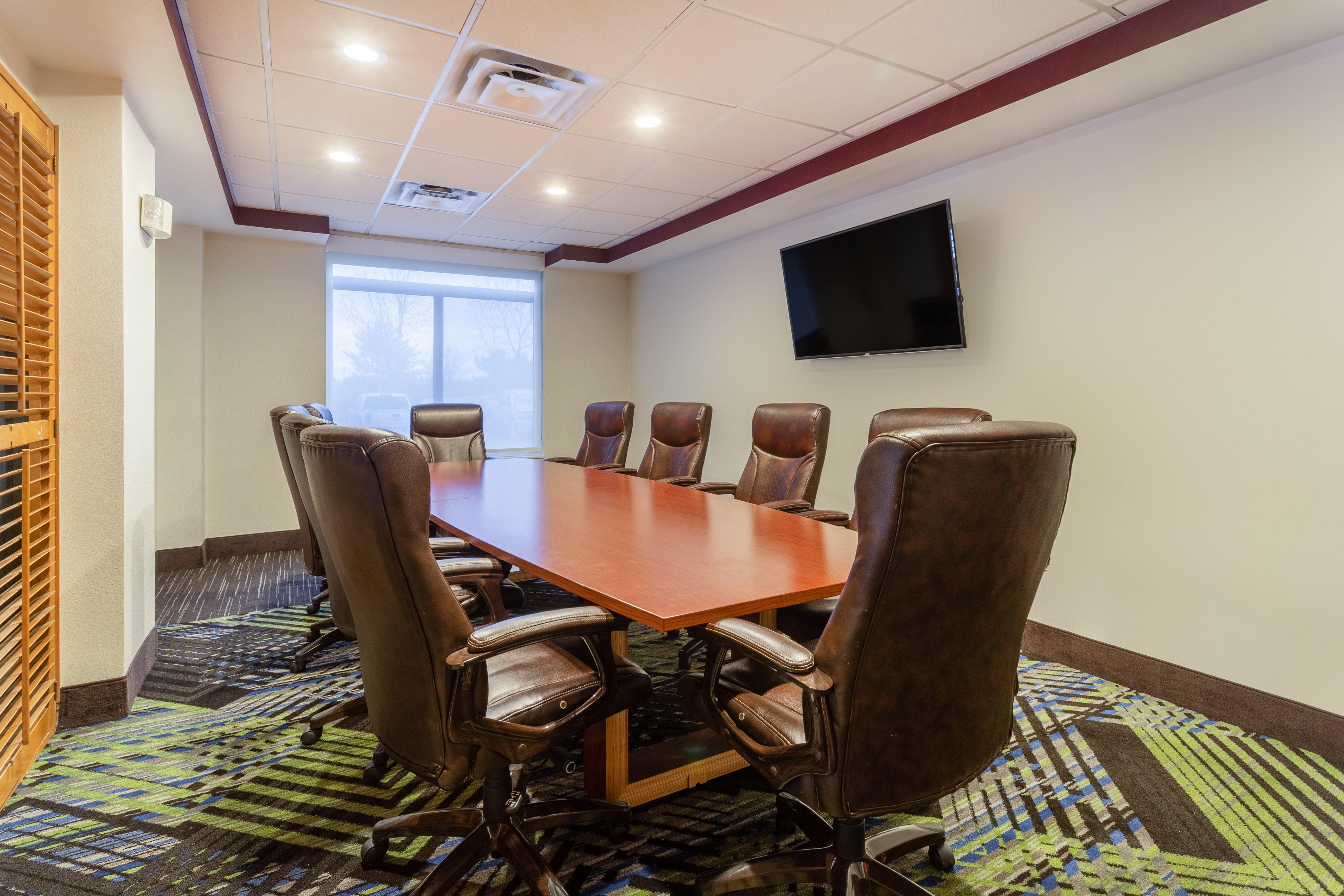 סידר פולס Holiday Inn Express & Suites מראה חיצוני תמונה