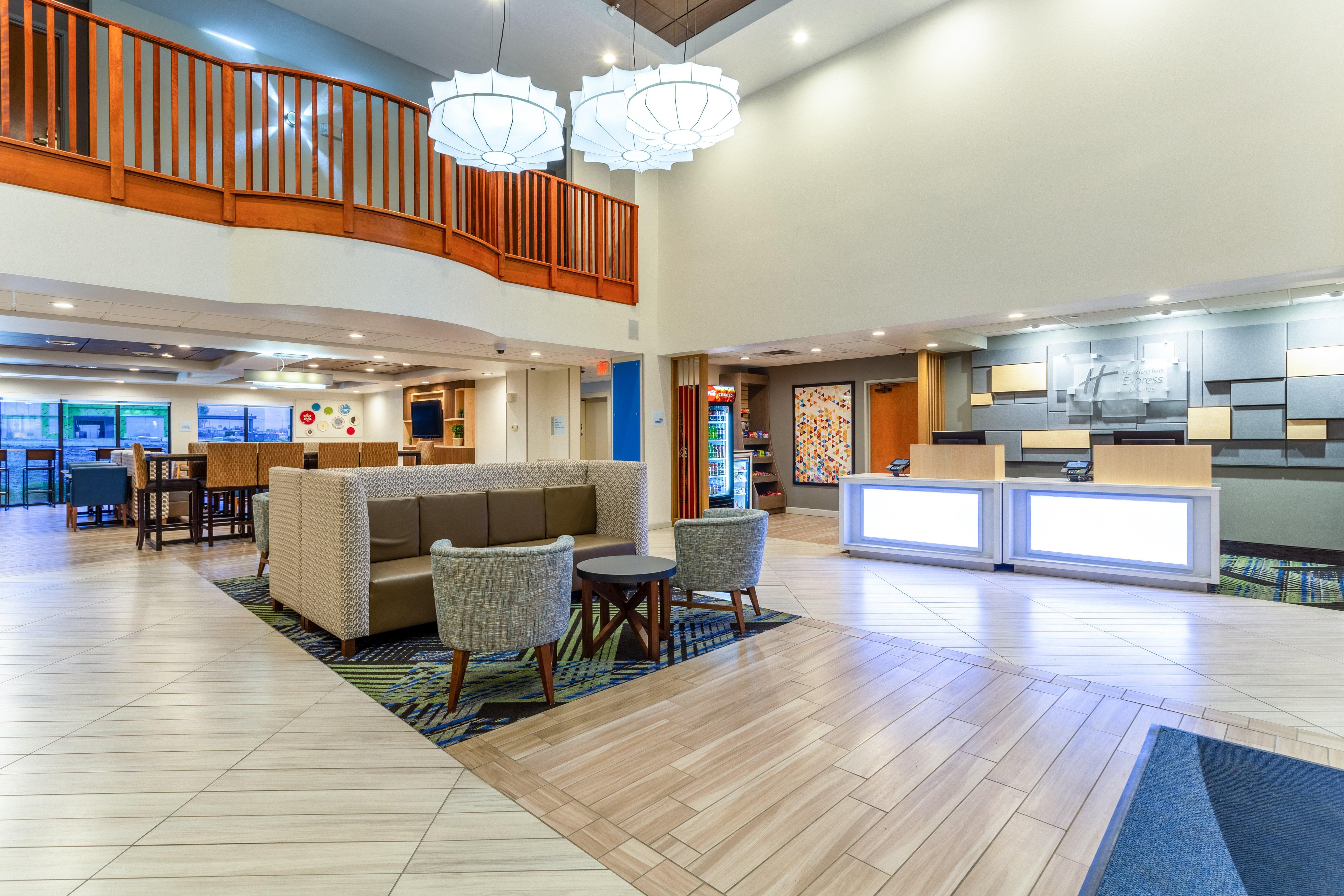 סידר פולס Holiday Inn Express & Suites מראה חיצוני תמונה