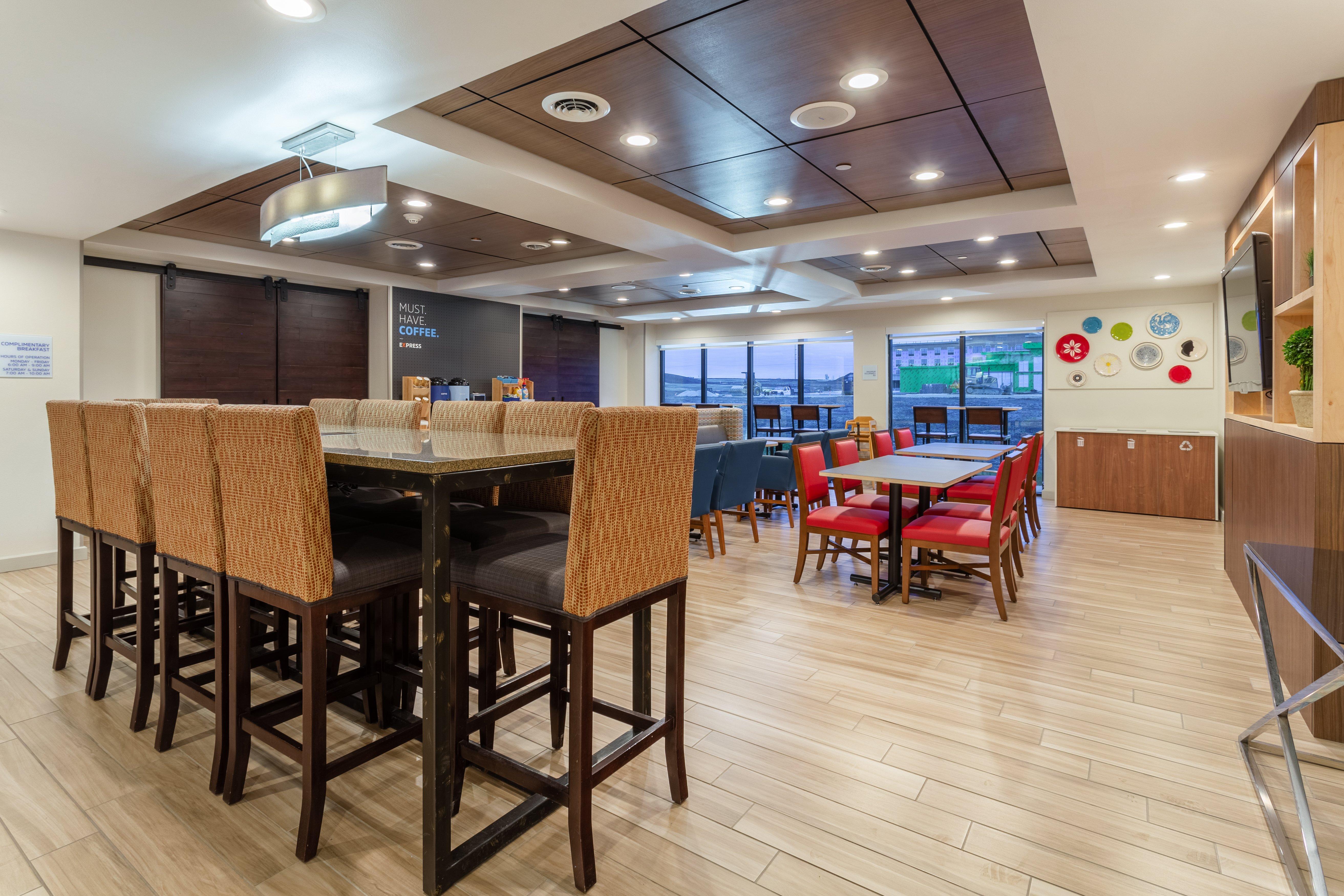 סידר פולס Holiday Inn Express & Suites מראה חיצוני תמונה