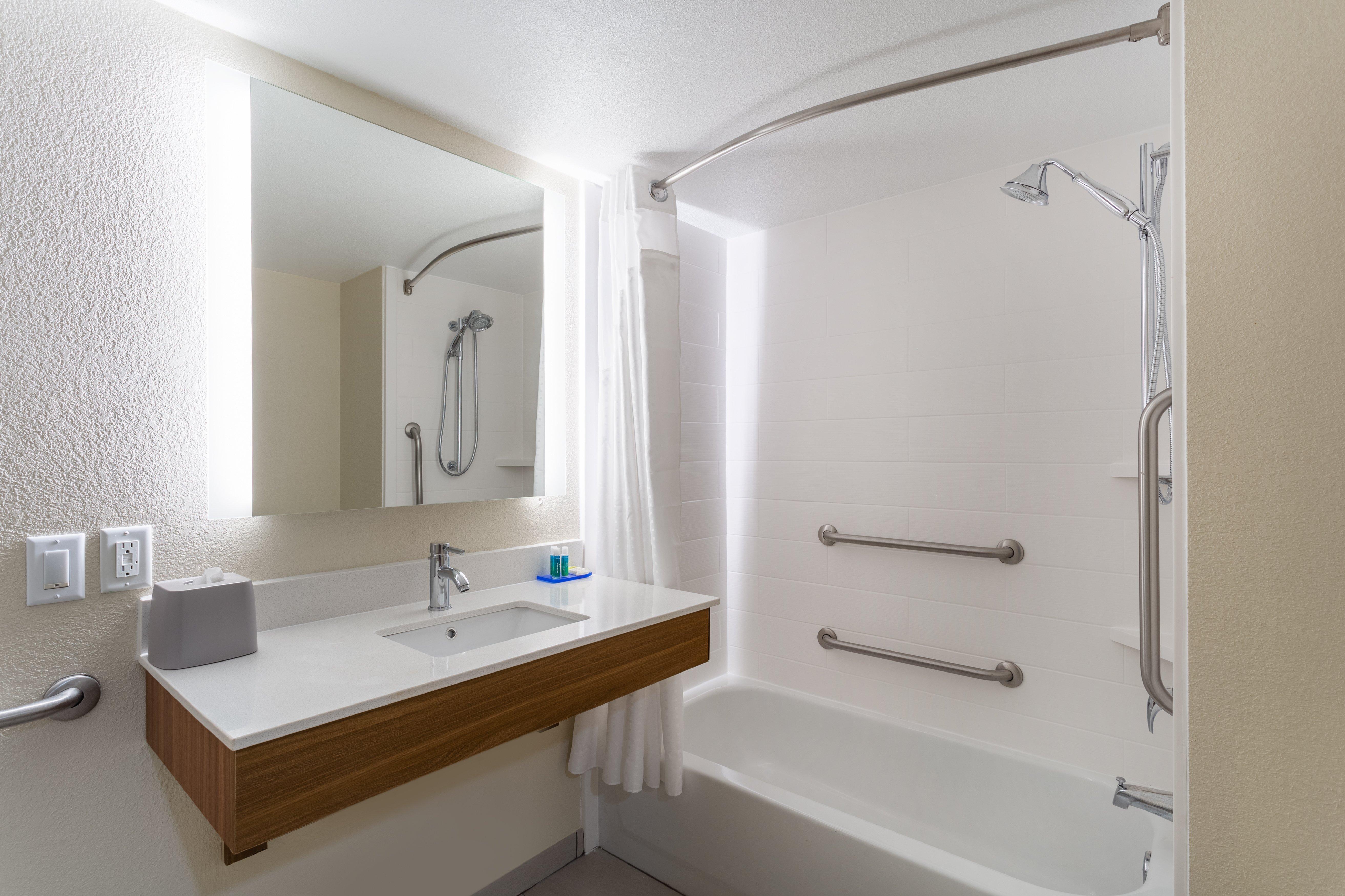 סידר פולס Holiday Inn Express & Suites מראה חיצוני תמונה