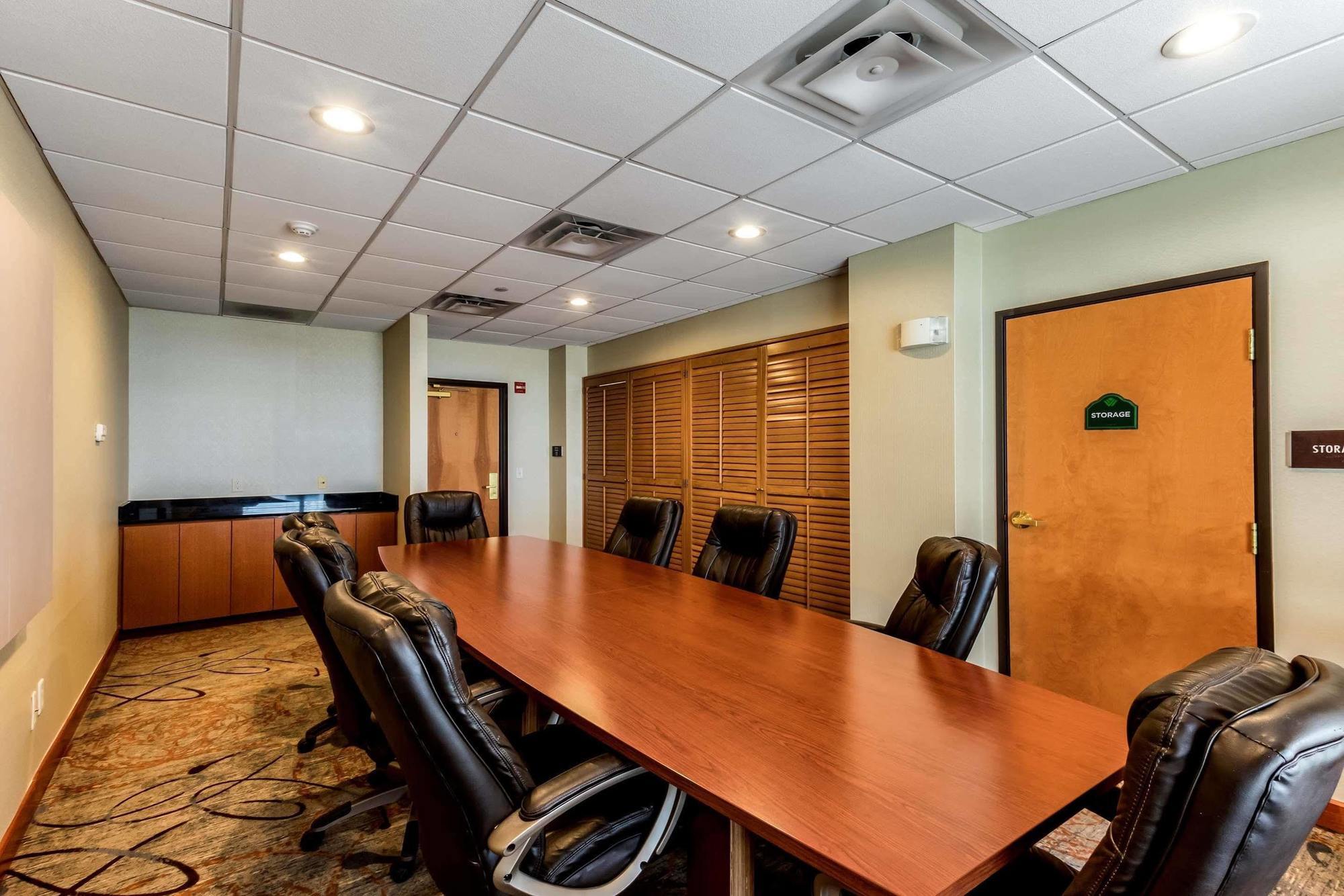 סידר פולס Holiday Inn Express & Suites מראה חיצוני תמונה