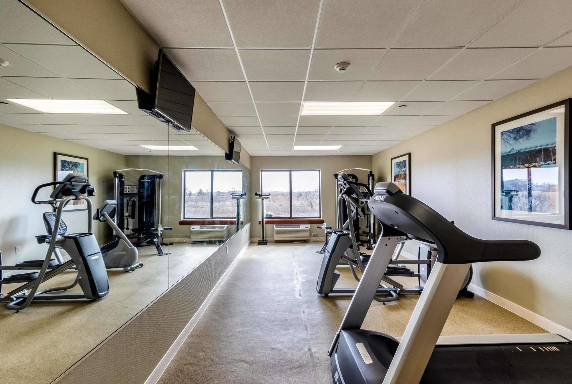 סידר פולס Holiday Inn Express & Suites מראה חיצוני תמונה