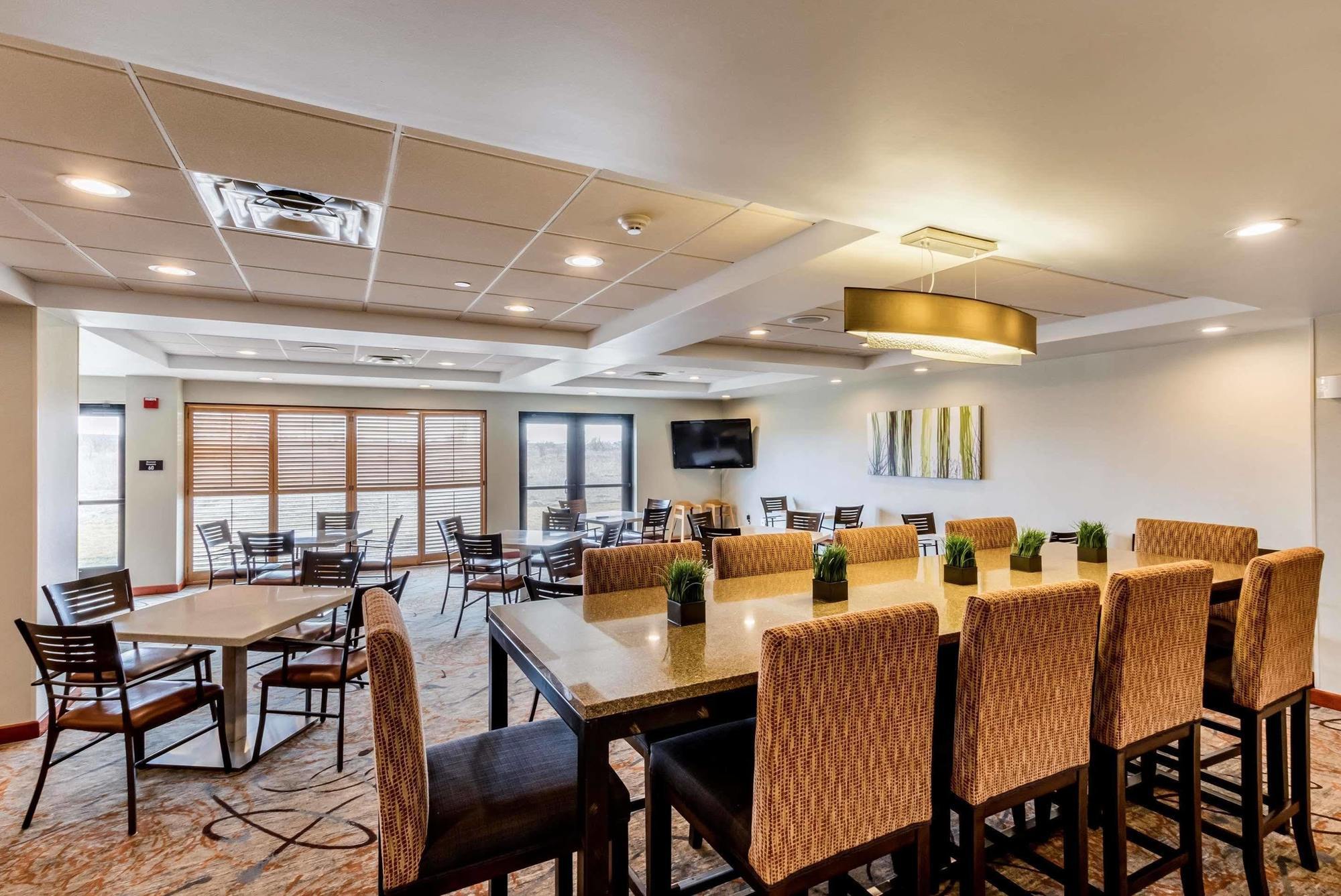 סידר פולס Holiday Inn Express & Suites מראה חיצוני תמונה