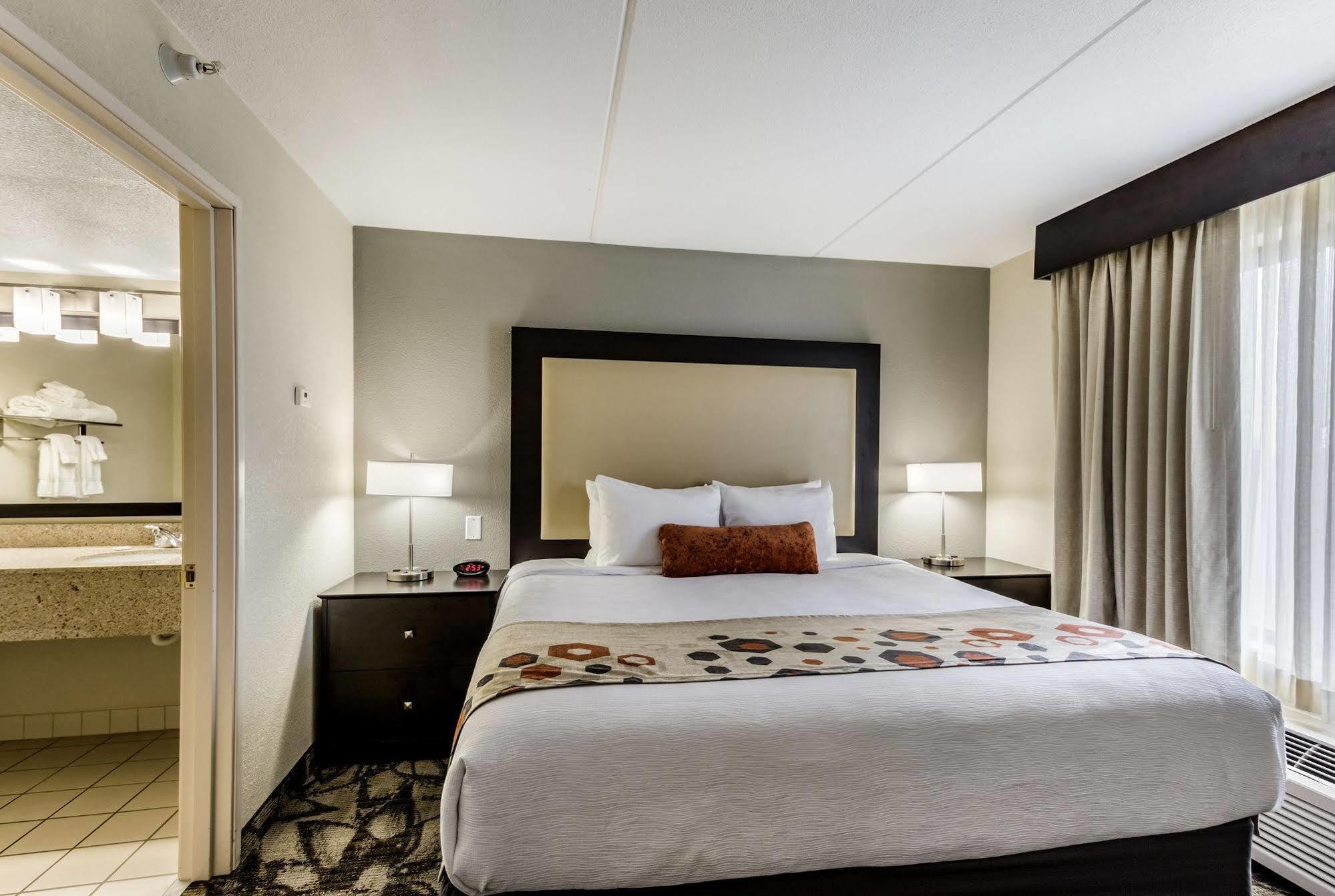 סידר פולס Holiday Inn Express & Suites מראה חיצוני תמונה